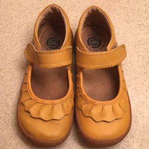 Livie and Luca mustard ruche shoes size 1